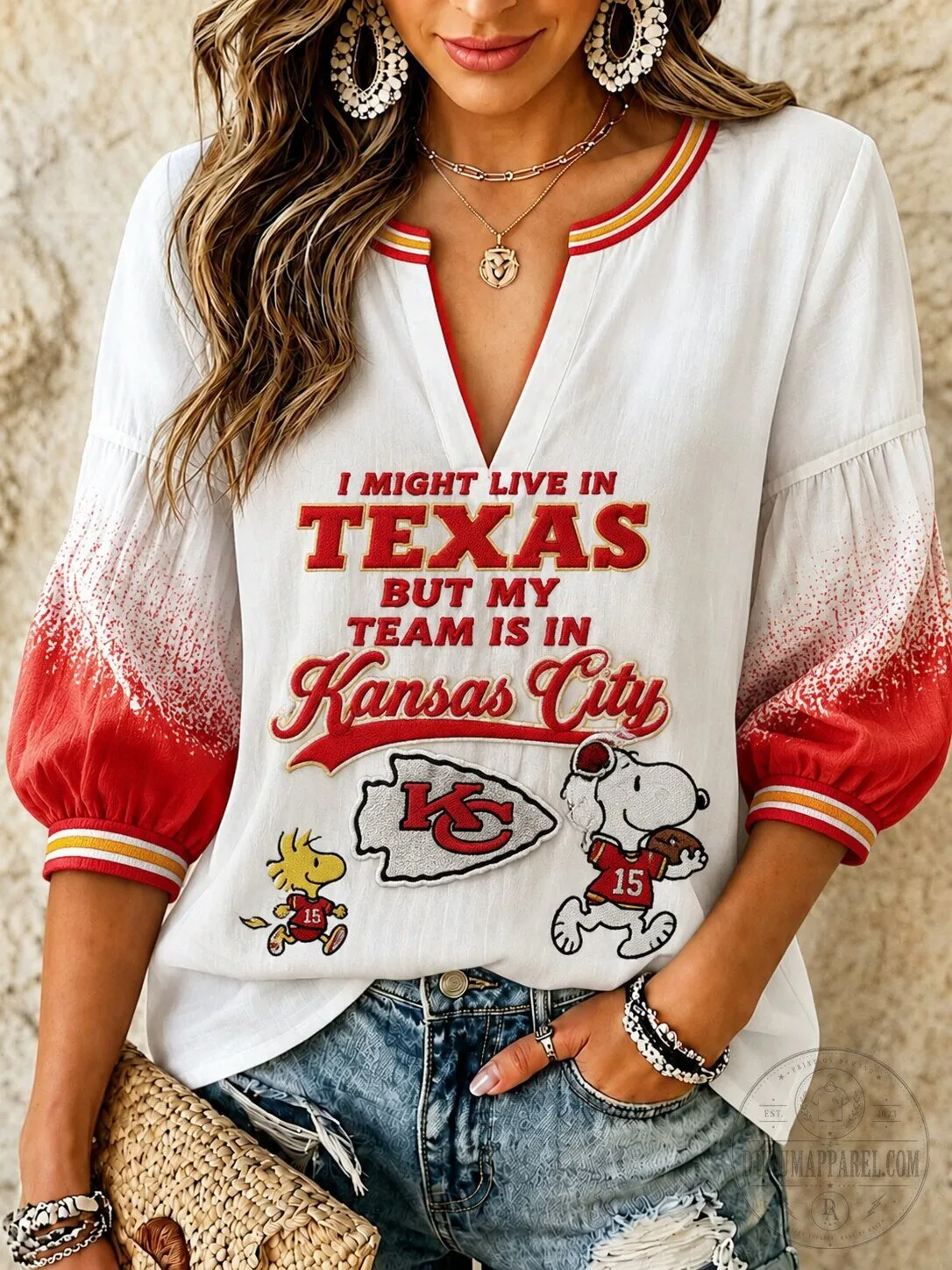 Kansas City Chiefs Football Snoopy Fan I Might Live In Texas Long Sleeve T-Shirt